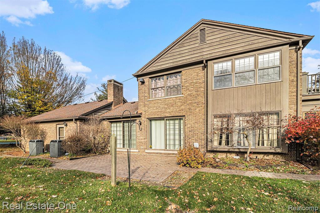 7575 HORSEMILL Road, Grosse Ile, MI 48138 — Photo 6