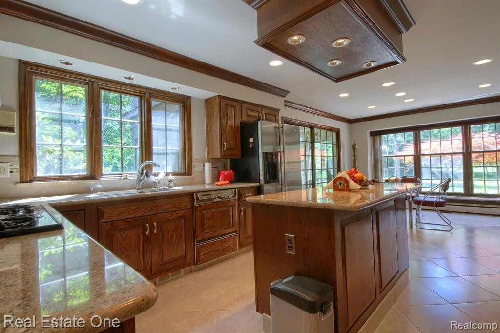 7575 HORSEMILL Road, Grosse Ile, MI 48138 — Photo 13