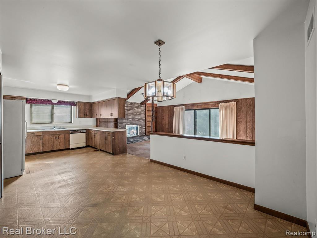 823 WESLEY Drive, Troy, MI 48098 — Photo 4