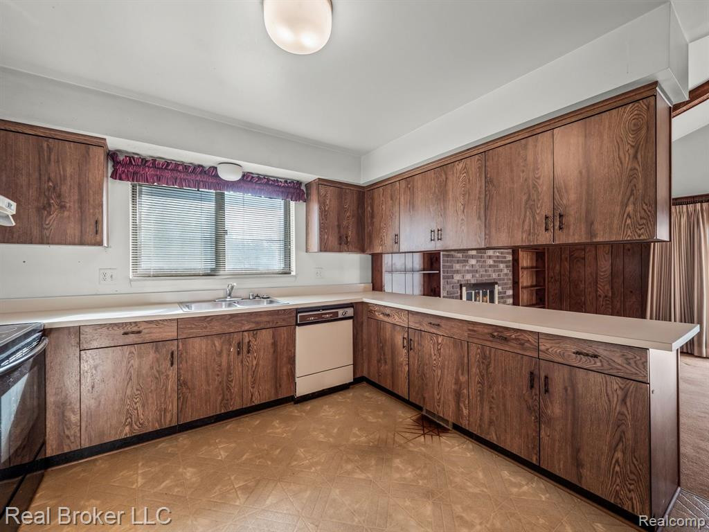 823 WESLEY Drive, Troy, MI 48098 — Photo 7