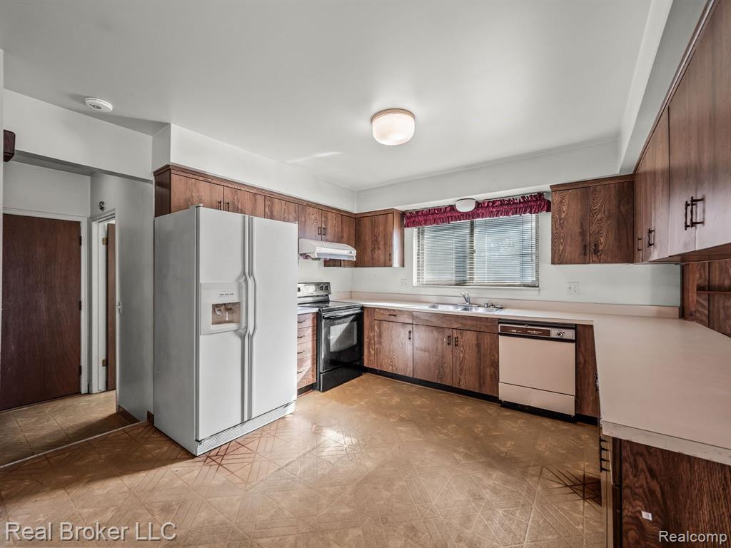 823 WESLEY Drive, Troy, MI 48098 — Photo 8