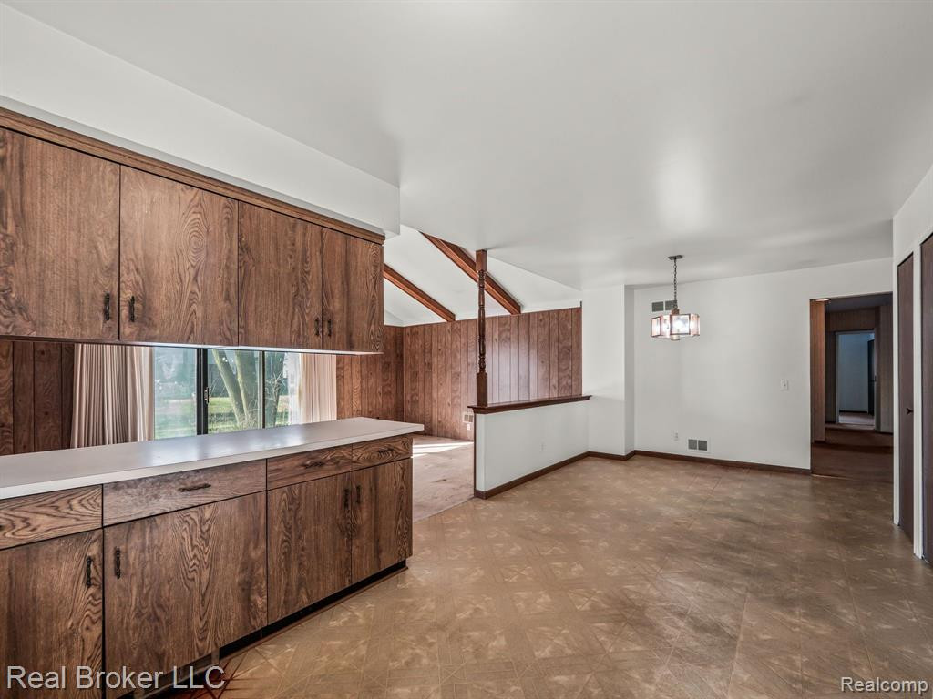 823 WESLEY Drive, Troy, MI 48098 — Photo 9