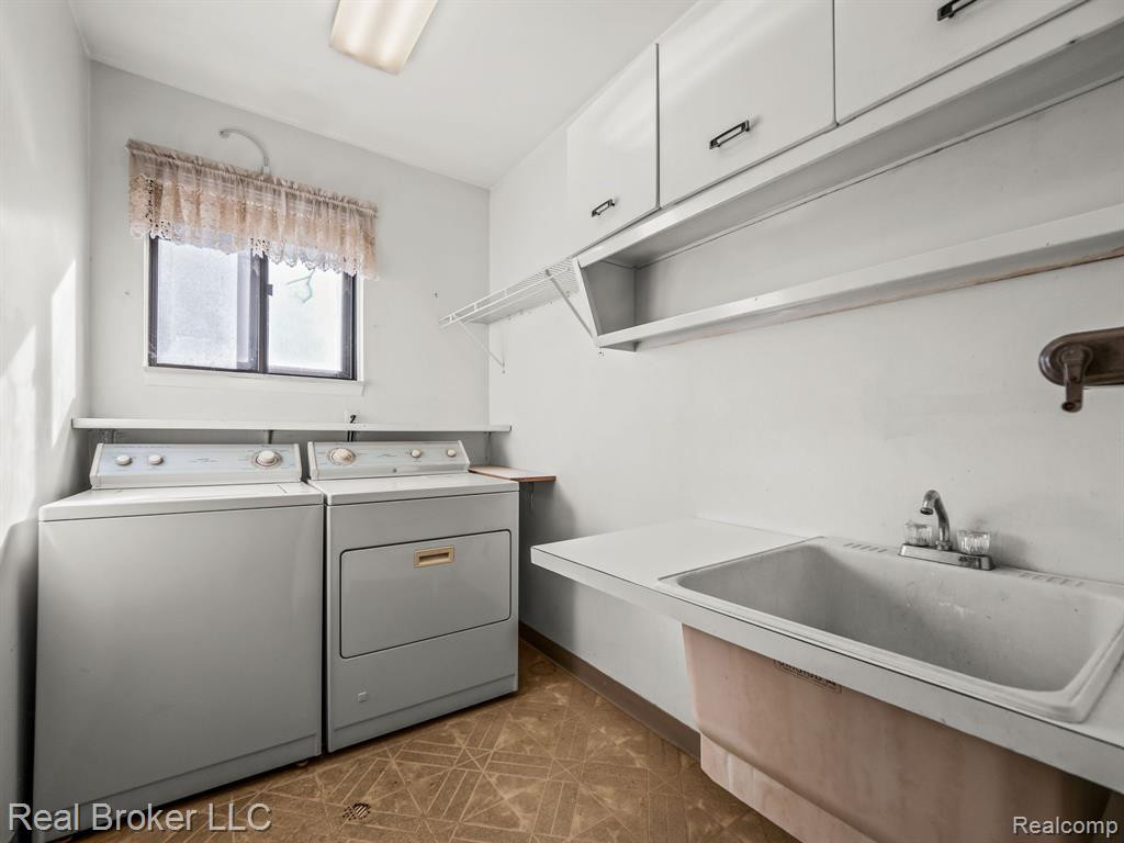 823 WESLEY Drive, Troy, MI 48098 — Photo 11
