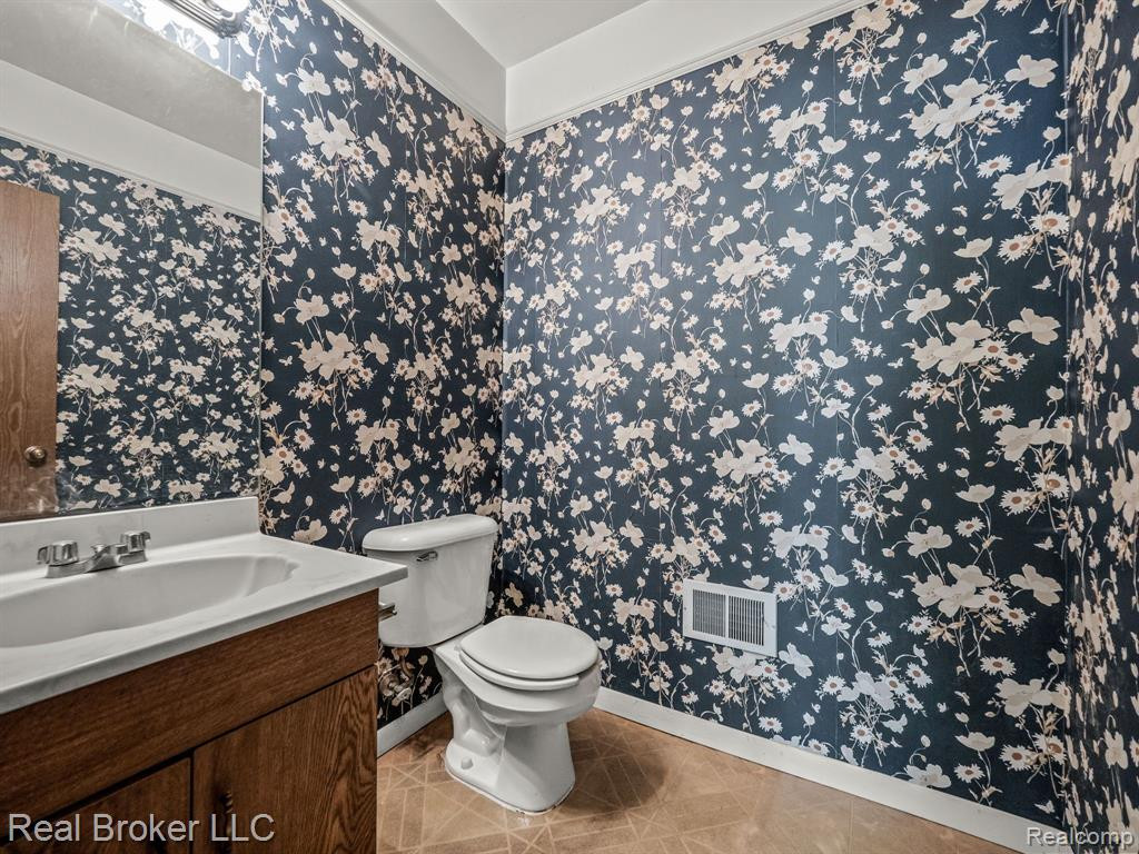 823 WESLEY Drive, Troy, MI 48098 — Photo 12