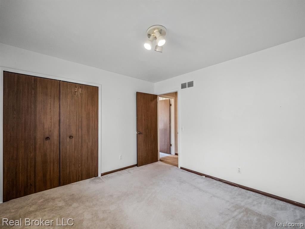 823 WESLEY Drive, Troy, MI 48098 — Photo 25