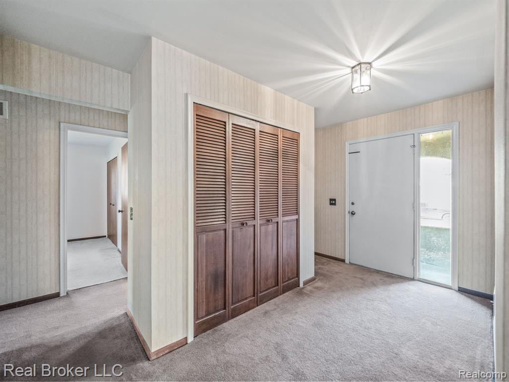823 WESLEY Drive, Troy, MI 48098 — Photo 28