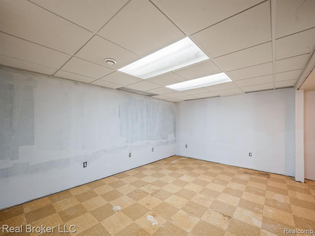 823 WESLEY Drive, Troy, MI 48098 — Photo 30