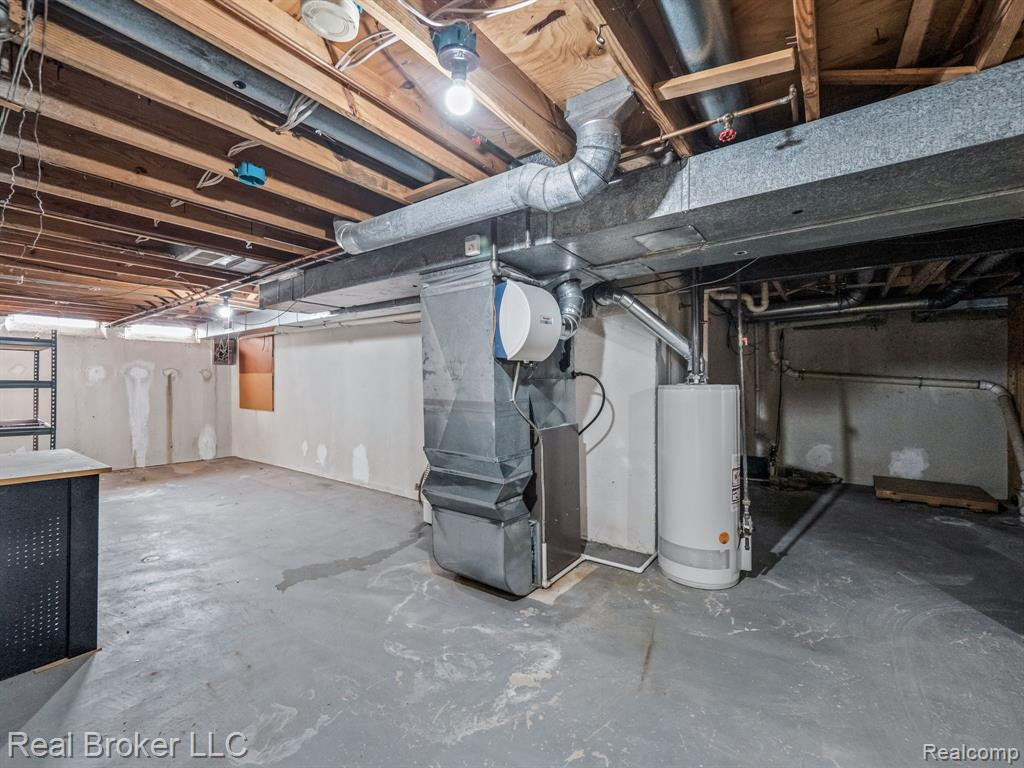 823 WESLEY Drive, Troy, MI 48098 — Photo 35