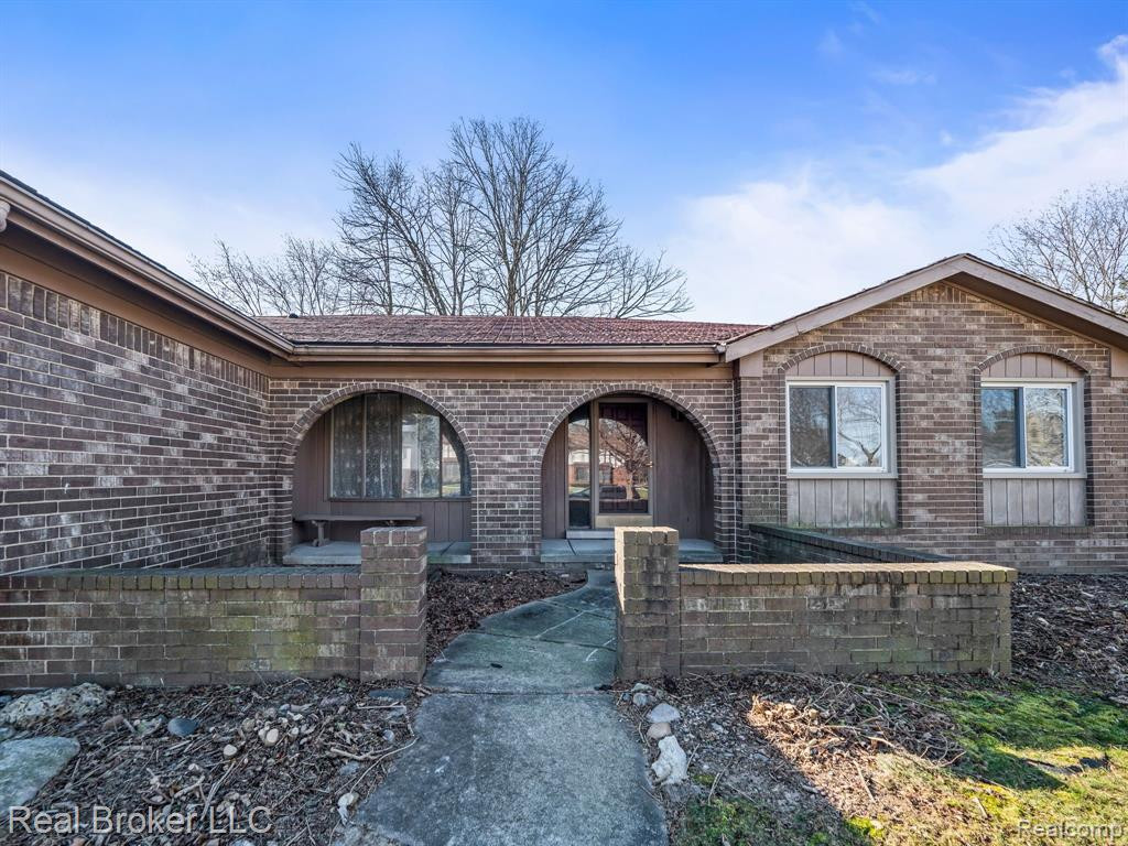 823 WESLEY Drive, Troy, MI 48098 — Photo 37