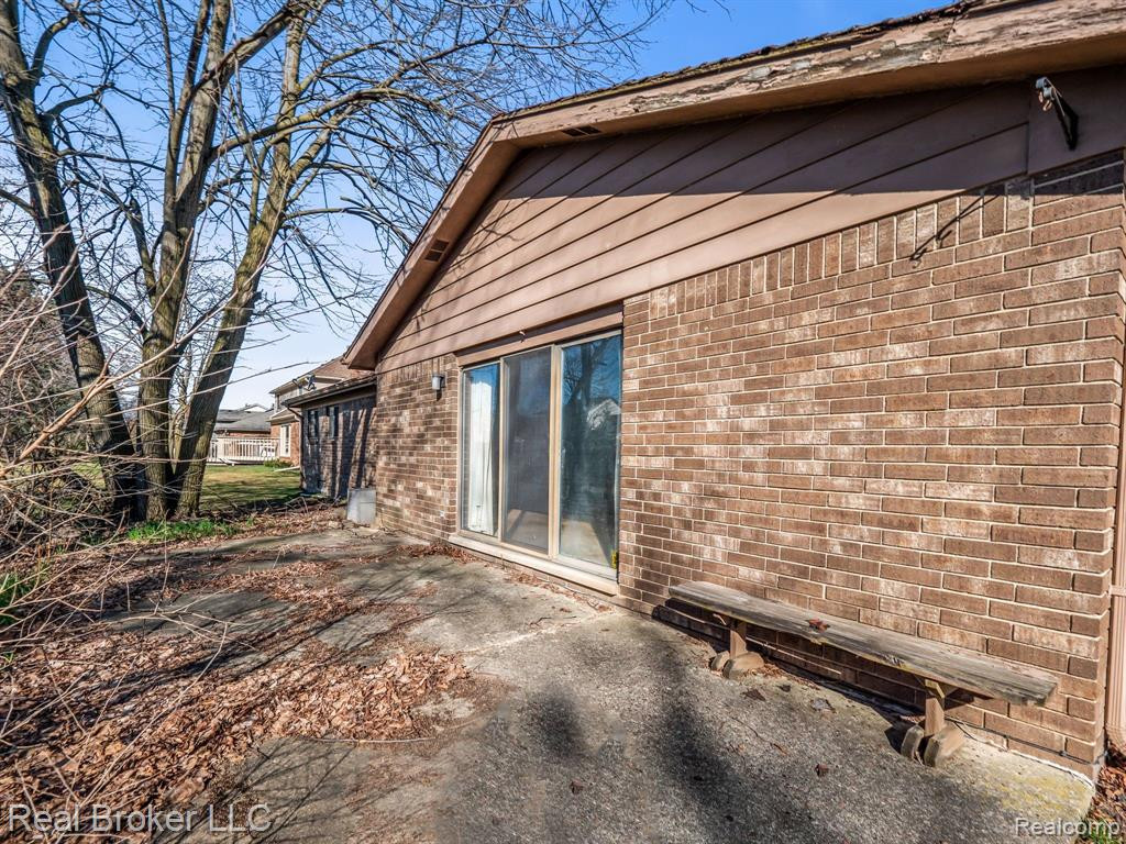 823 WESLEY Drive, Troy, MI 48098 — Photo 39