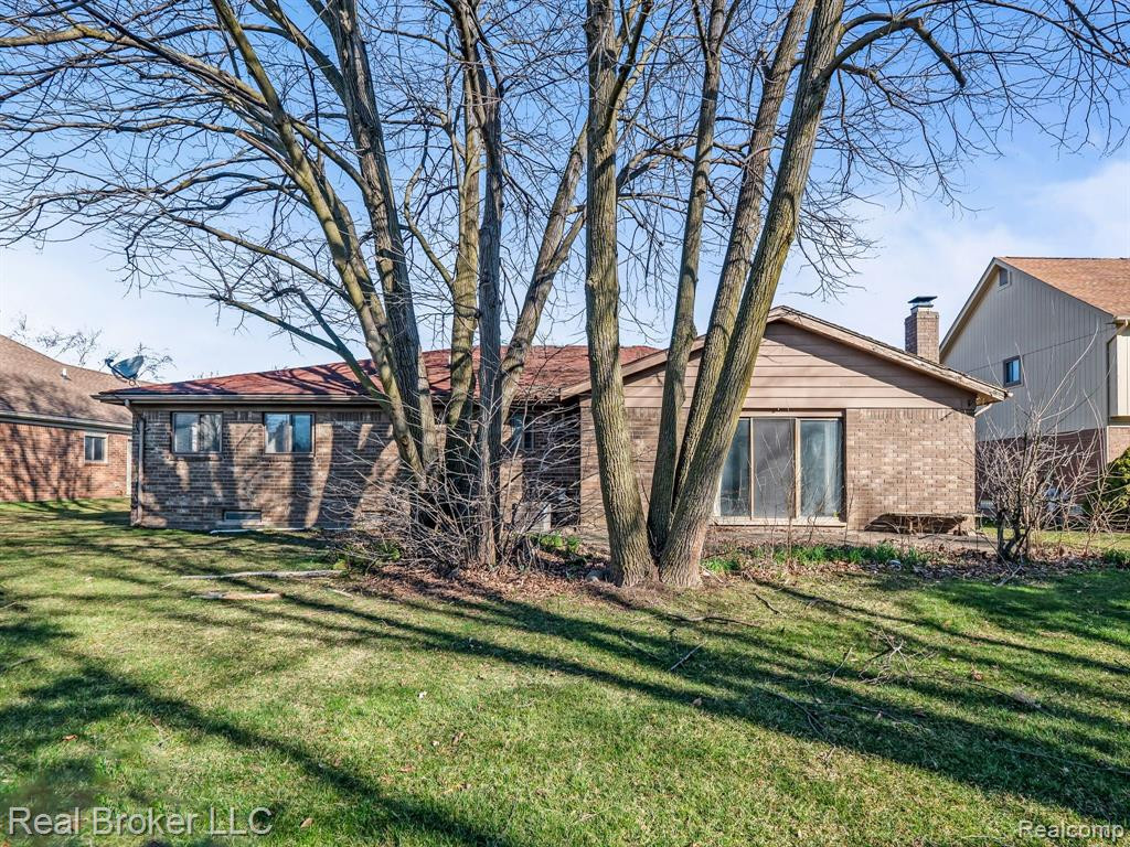 823 WESLEY Drive, Troy, MI 48098 — Photo 41