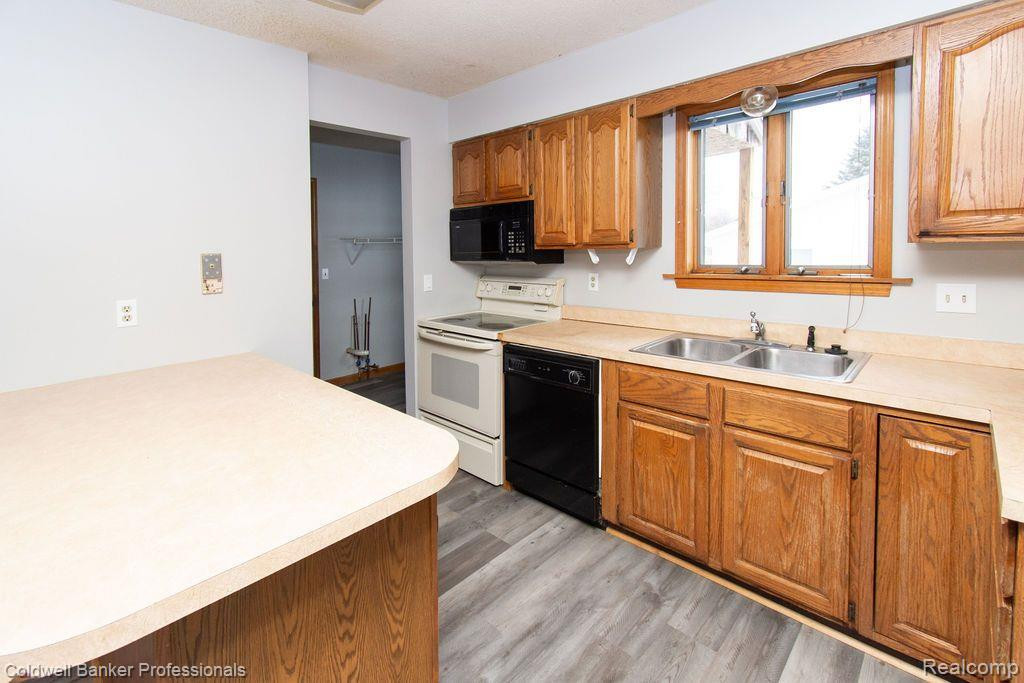 7299 Potter Road, Flushing, MI 48433 — Photo 5