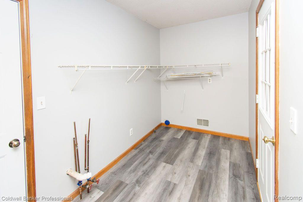 7299 Potter Road, Flushing, MI 48433 — Photo 9