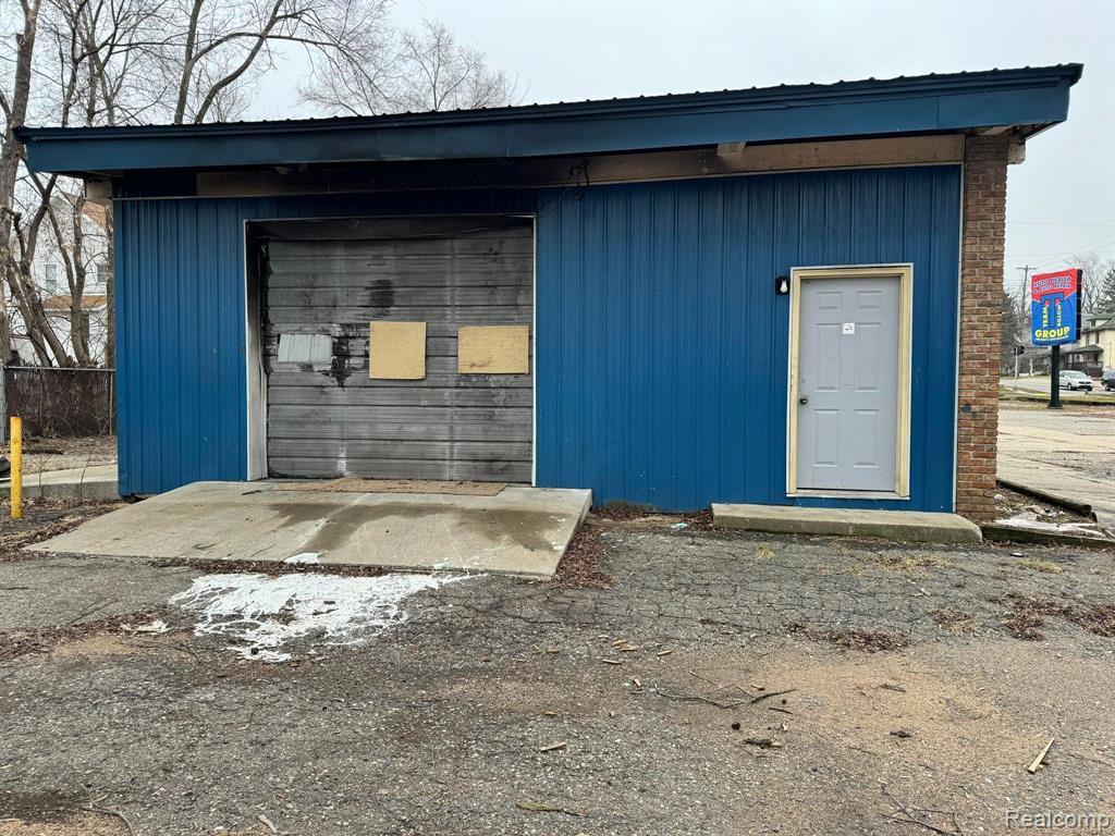 925 E OAKLAND Avenue, Lansing, MI 48906 — Photo 12