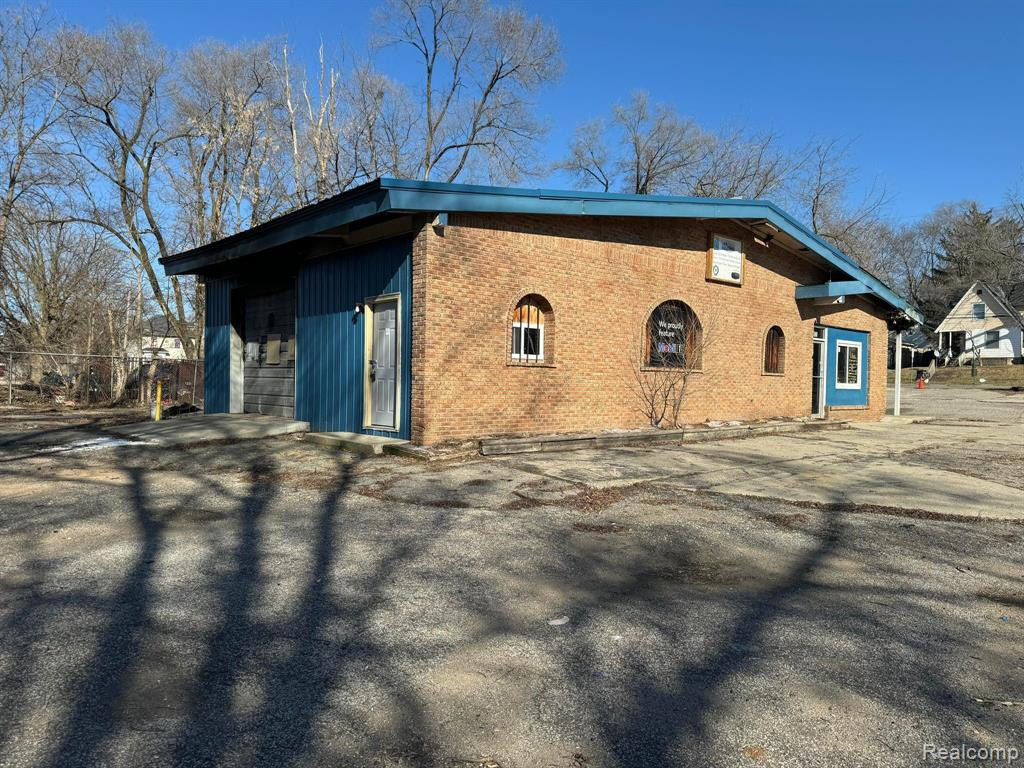 925 E OAKLAND Avenue, Lansing, MI 48906 — Photo 13