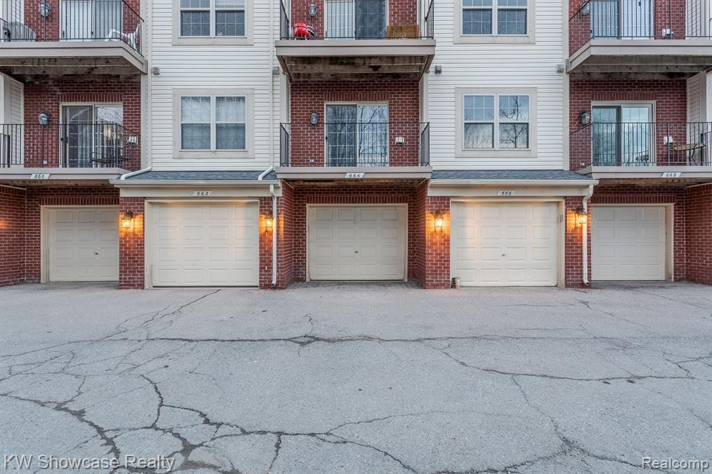 664 VILLAGE Lane, Milford, MI 48381 — Photo 5