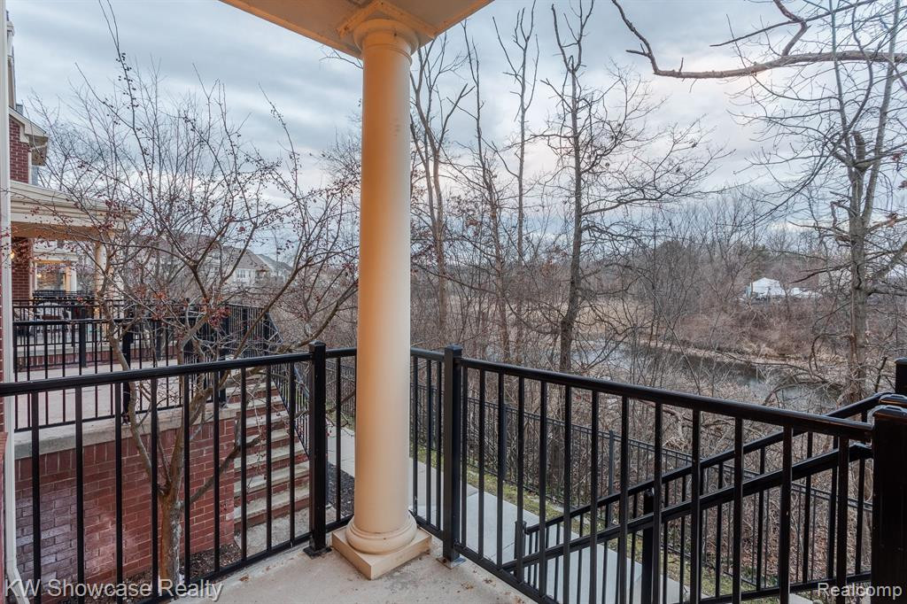 664 VILLAGE Lane, Milford, MI 48381 — Photo 8