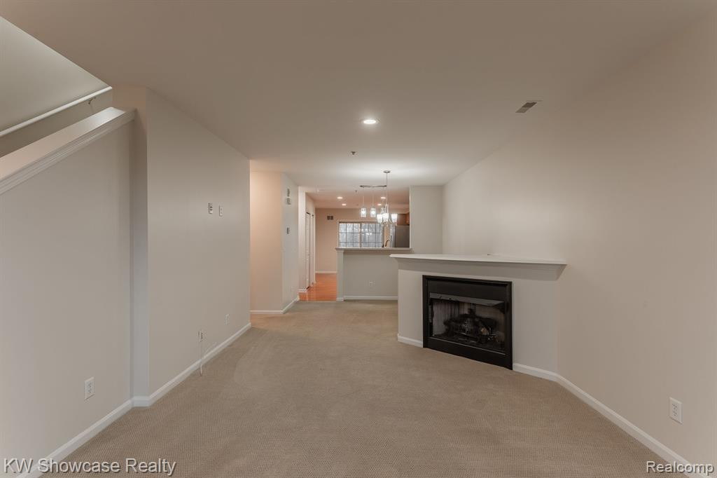 664 VILLAGE Lane, Milford, MI 48381 — Photo 17