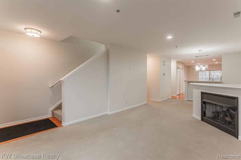 664 VILLAGE Lane, Milford, MI 48381 — Photo 18