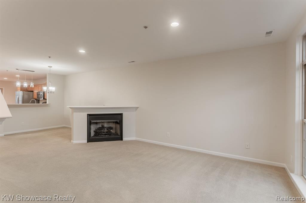 664 VILLAGE Lane, Milford, MI 48381 — Photo 20