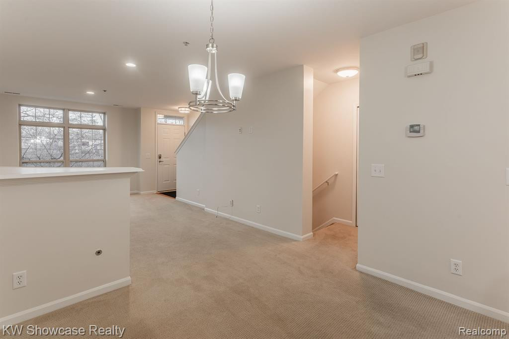 664 VILLAGE Lane, Milford, MI 48381 — Photo 23