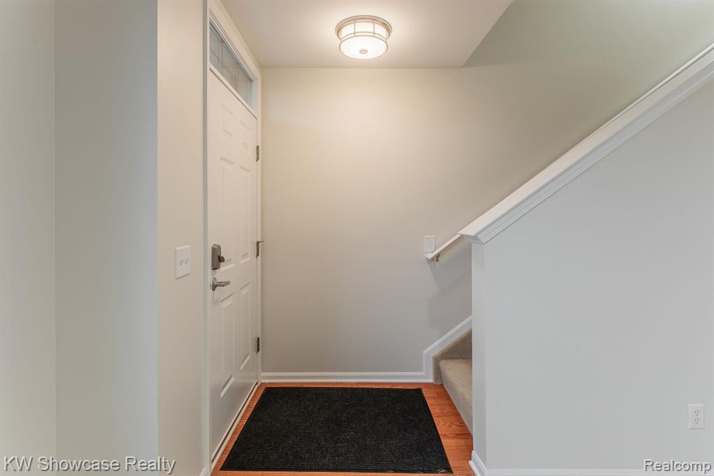 664 VILLAGE Lane, Milford, MI 48381 — Photo 24