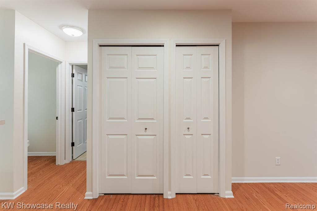 664 VILLAGE Lane, Milford, MI 48381 — Photo 26