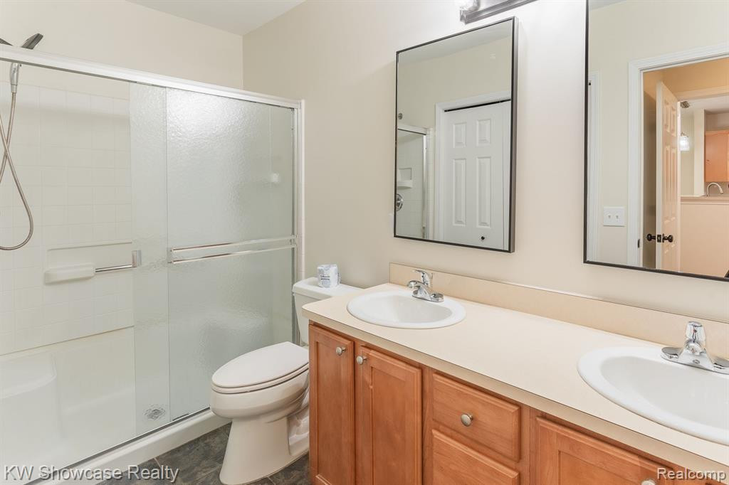 664 VILLAGE Lane, Milford, MI 48381 — Photo 29