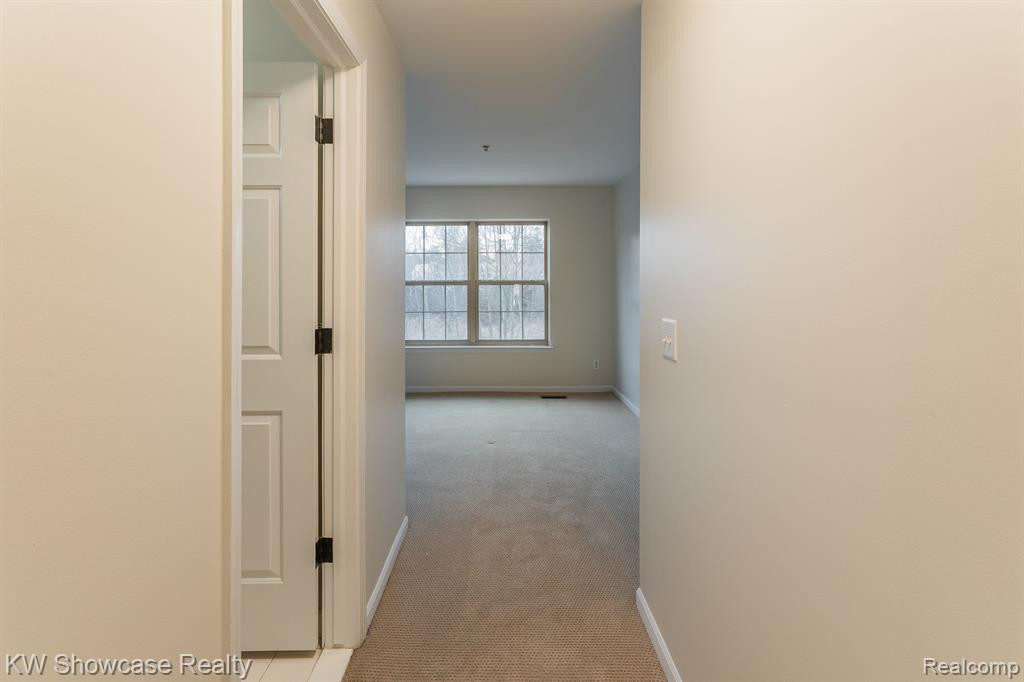 664 VILLAGE Lane, Milford, MI 48381 — Photo 36