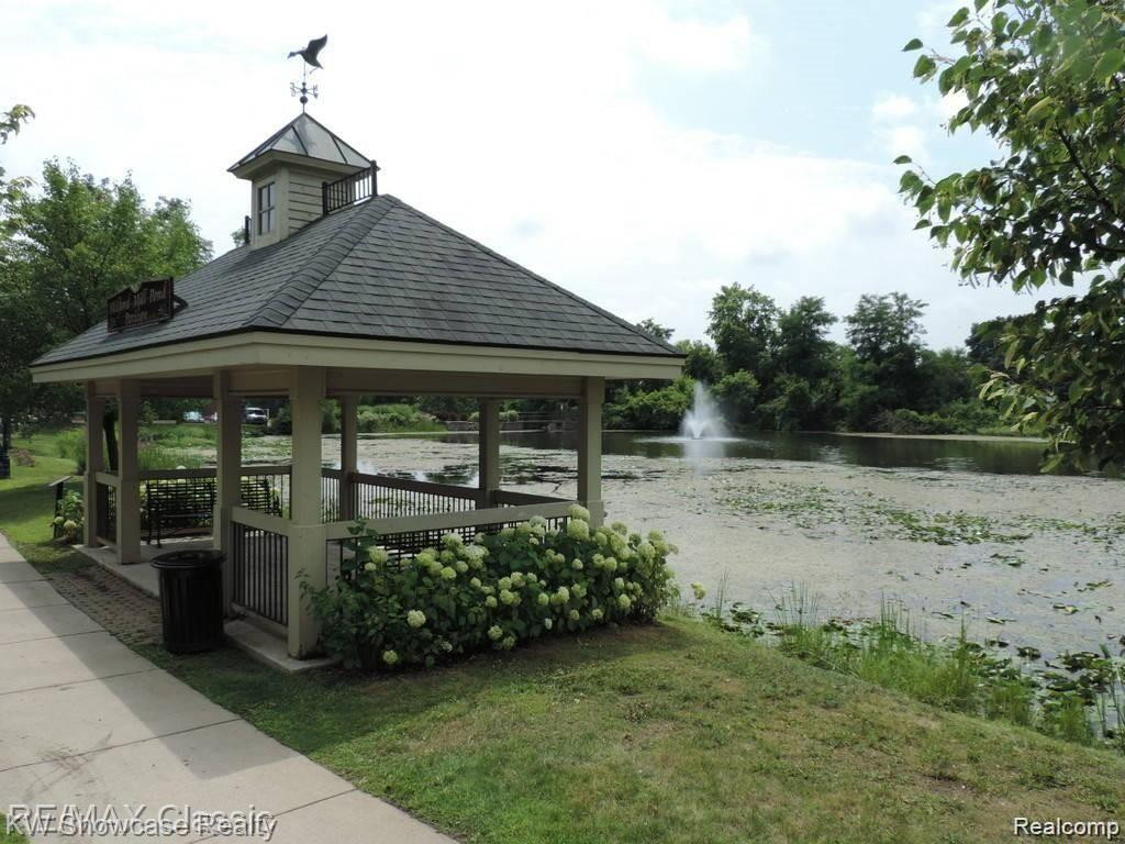 664 VILLAGE Lane, Milford, MI 48381 — Photo 50
