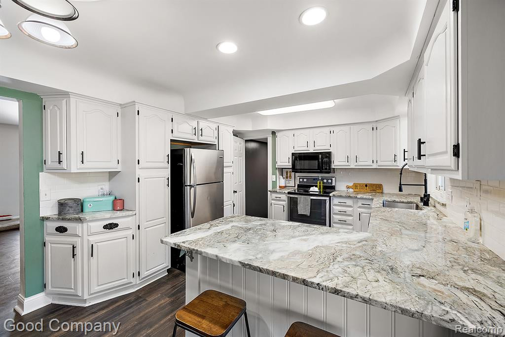807 Sunnybeach Boulevard, White Lake, MI — Photo 13