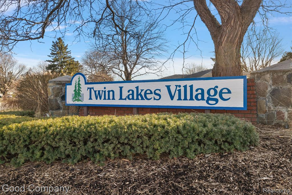 807 Sunnybeach Boulevard, White Lake, MI — Photo 42