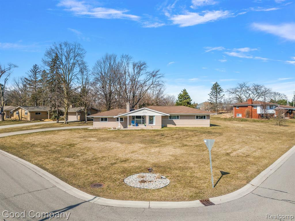 807 Sunnybeach Boulevard, White Lake, MI — Photo 43