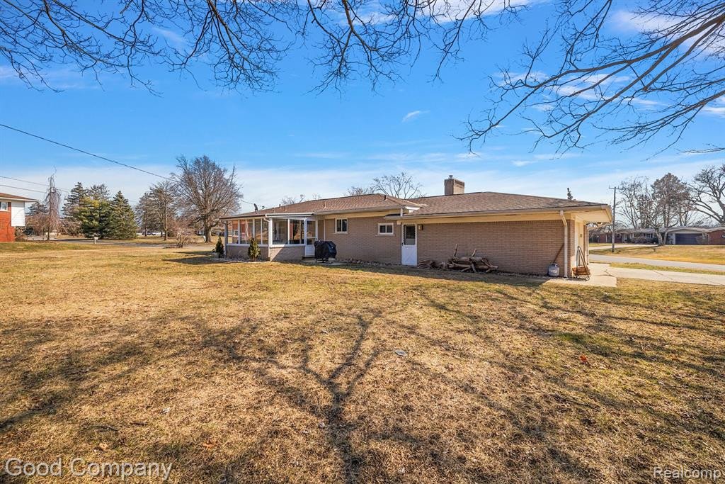 807 Sunnybeach Boulevard, White Lake, MI — Photo 46