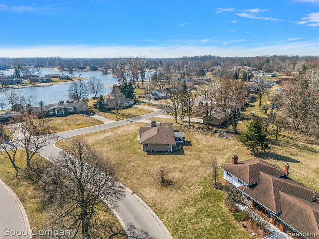 807 Sunnybeach Boulevard, White Lake, MI — Photo 48