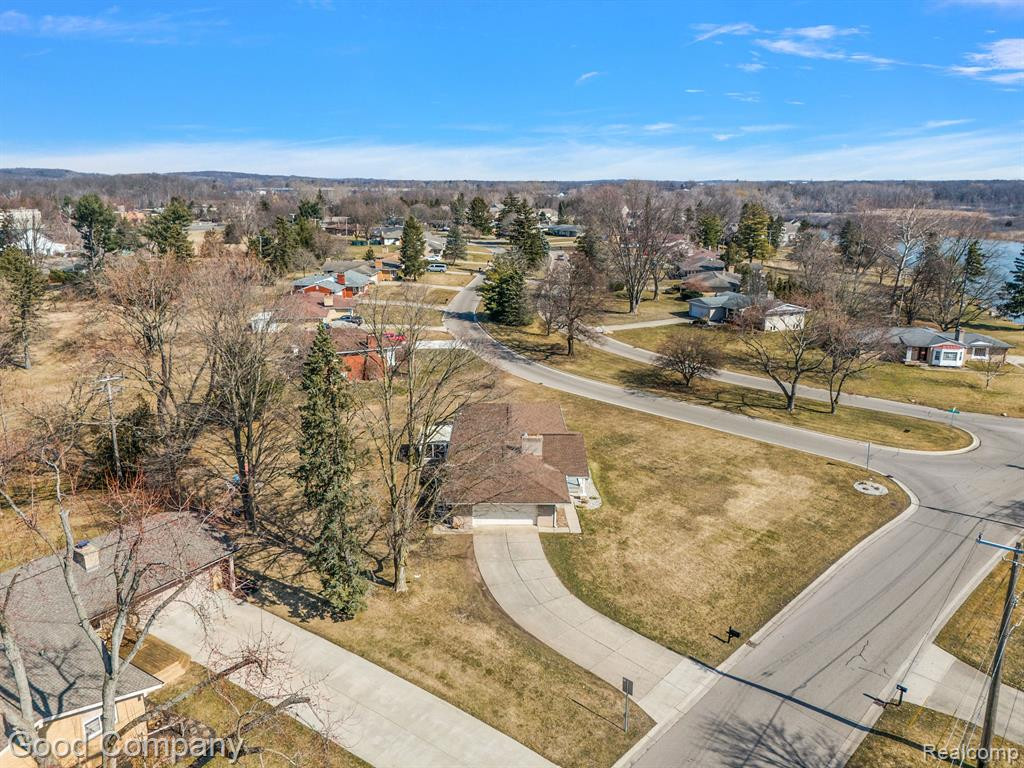807 Sunnybeach Boulevard, White Lake, MI — Photo 50