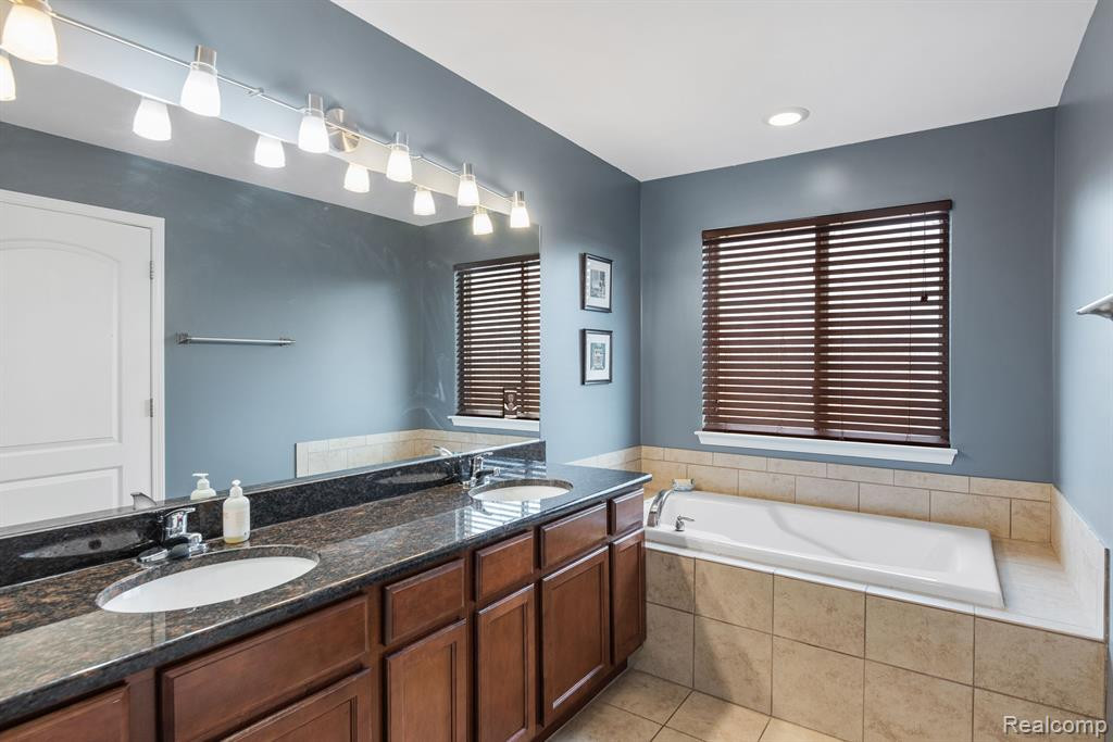 24667 BROMPTON Way, South Lyon, MI 48178 — Photo 34