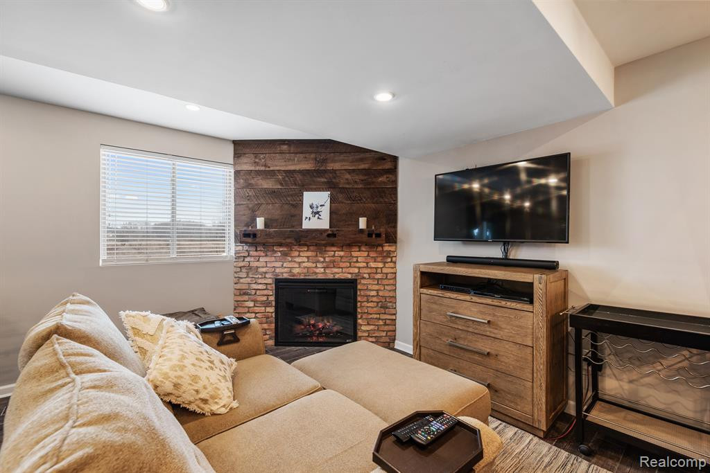 24667 BROMPTON Way, South Lyon, MI 48178 — Photo 43