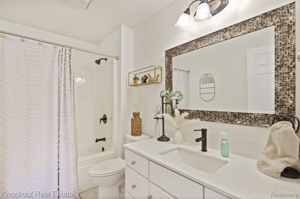 399 STROEBEL Drive, Frankenmuth, MI 48734 — Photo 33