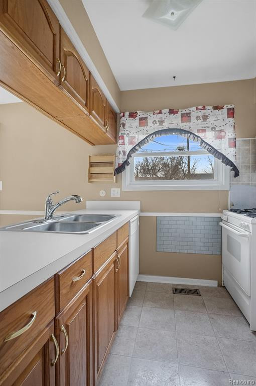 458 HOLLYWOOD Drive, Saline, MI 48176 — Photo 7