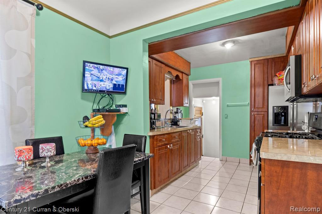 6635 YINGER Avenue, Dearborn, MI 48126 — Photo 8
