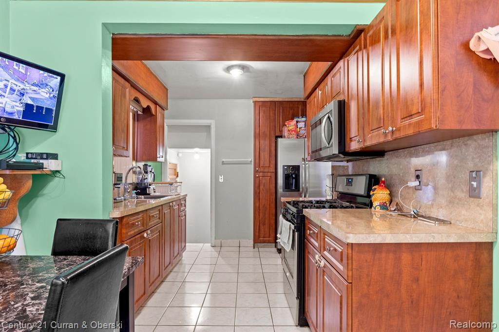 6635 YINGER Avenue, Dearborn, MI 48126 — Photo 9