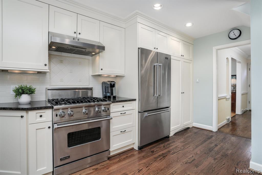 594 CHESTERFIELD Avenue, Birmingham, MI 48009 — Photo 11
