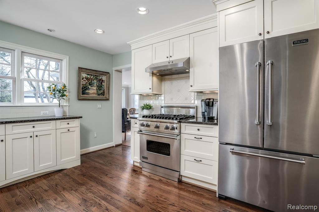 594 CHESTERFIELD Avenue, Birmingham, MI 48009 — Photo 12