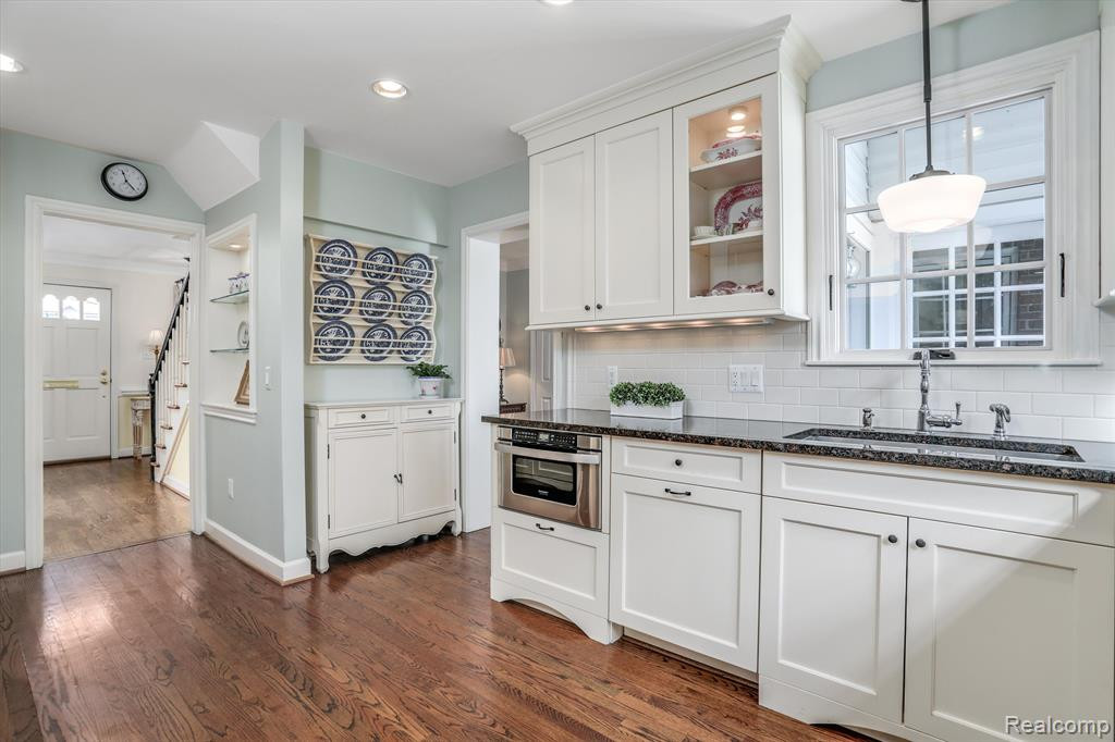 594 CHESTERFIELD Avenue, Birmingham, MI 48009 — Photo 13