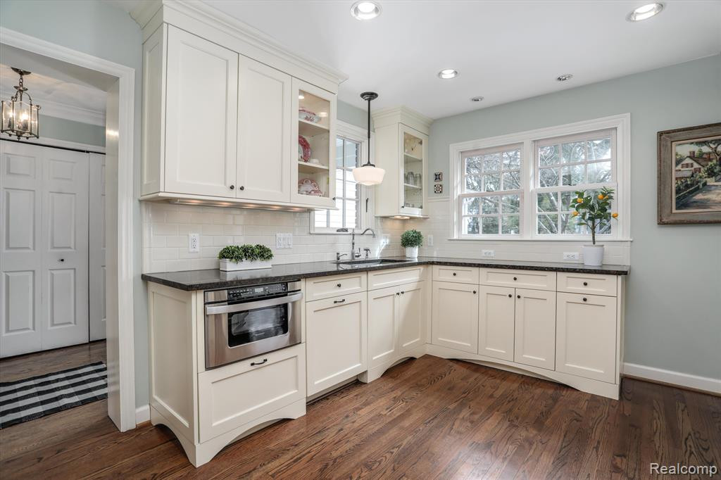 594 CHESTERFIELD Avenue, Birmingham, MI 48009 — Photo 14