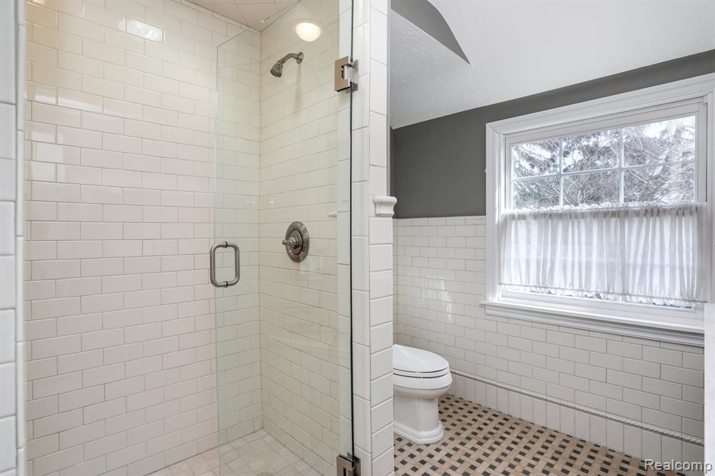 594 CHESTERFIELD Avenue, Birmingham, MI 48009 — Photo 25