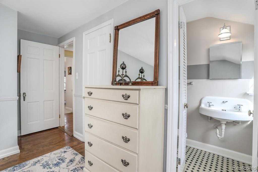 594 CHESTERFIELD Avenue, Birmingham, MI 48009 — Photo 27