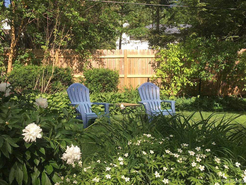 594 CHESTERFIELD Avenue, Birmingham, MI 48009 — Photo 30