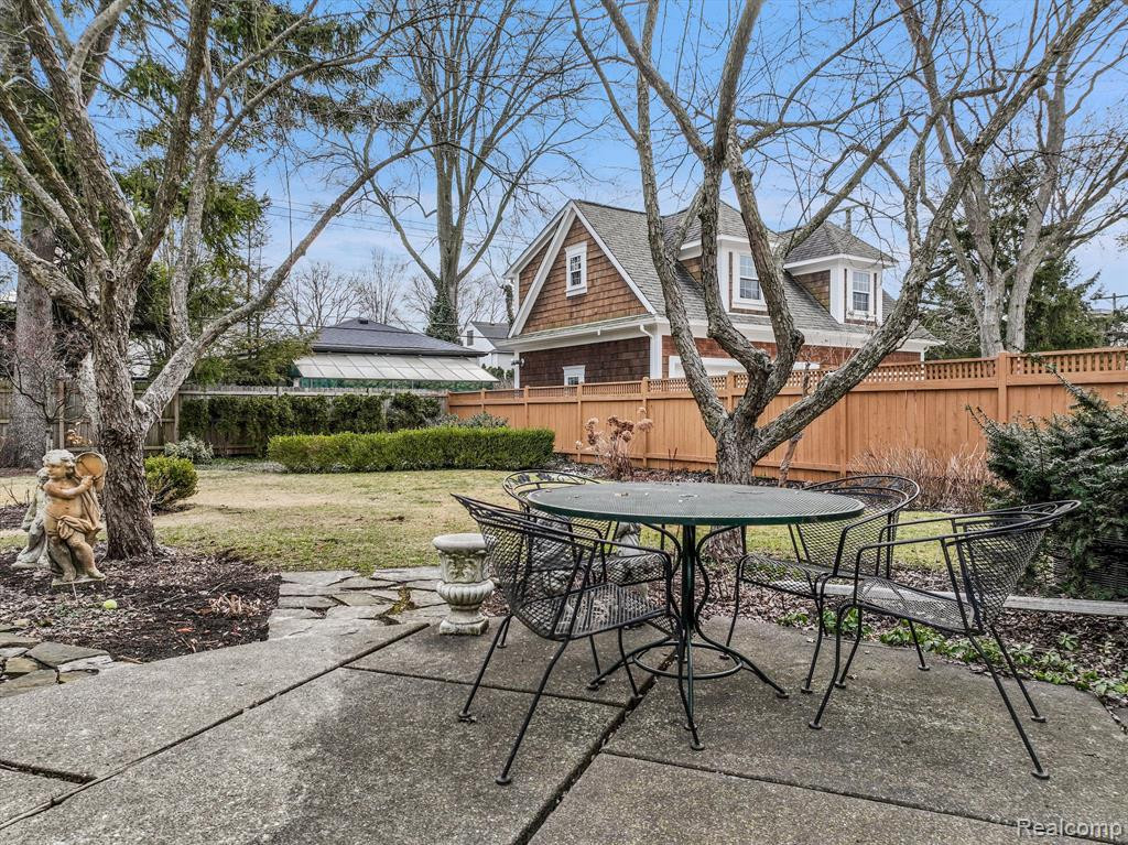594 CHESTERFIELD Avenue, Birmingham, MI 48009 — Photo 31